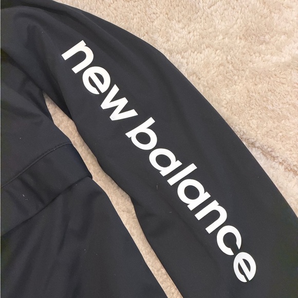 New Balance Men's Black Windbreaker Jacket - Picture 3 of 5